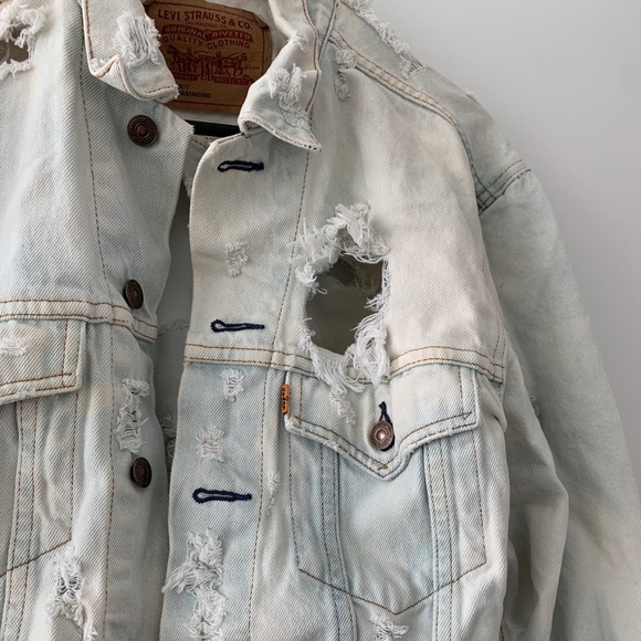 Distressed Levi’s cropped jacket - Picture 5 of 5